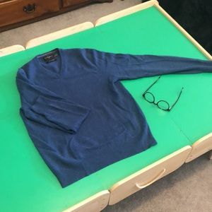 Black Brown. 100% Cashmere Sweater.
